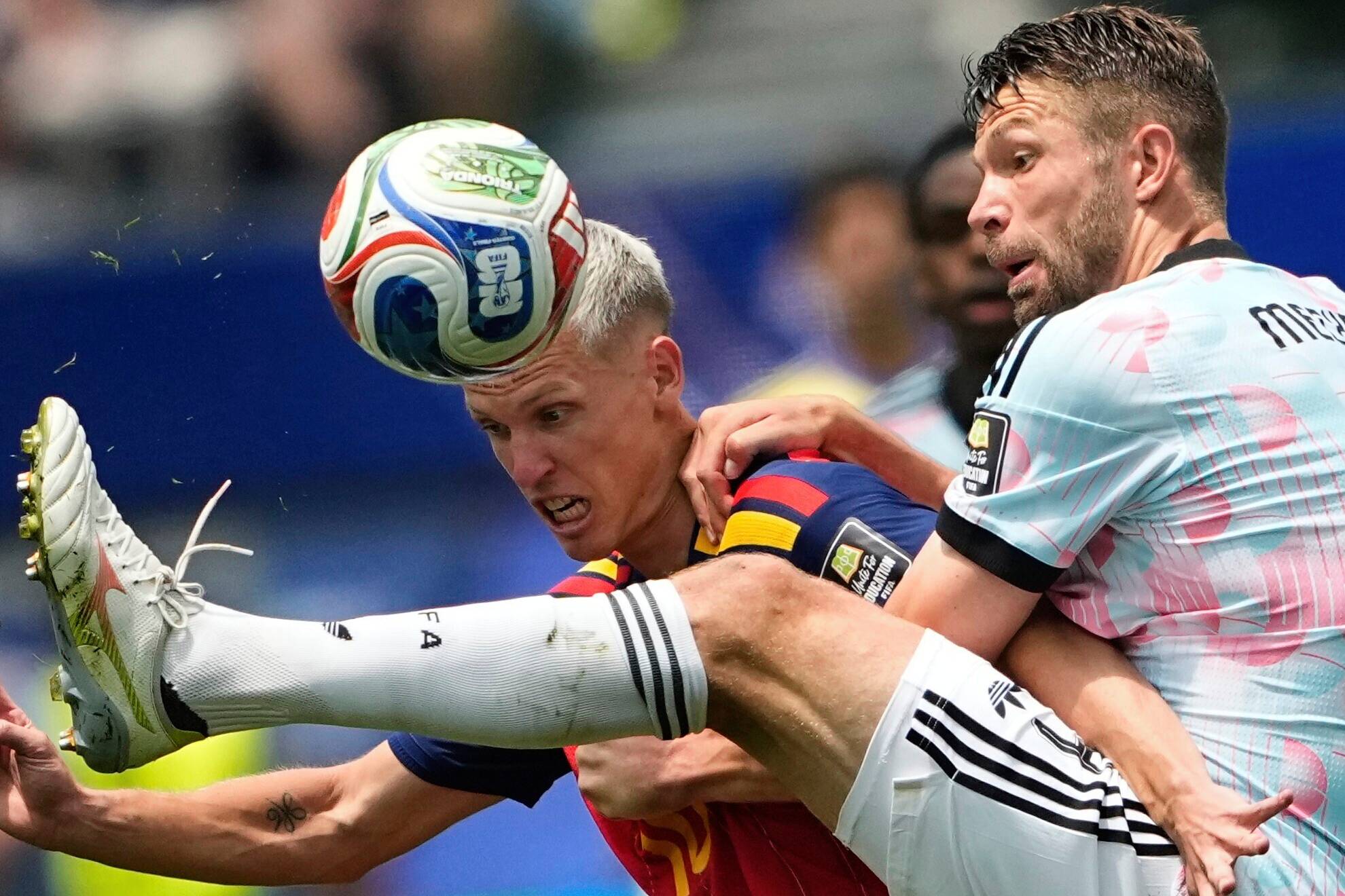 Dani Olmo,Brandon Mechele